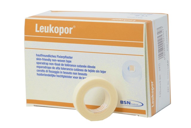 leukopor-fixierpflaster-wei-1-25-cm-x-9-2-m-rolle image 1